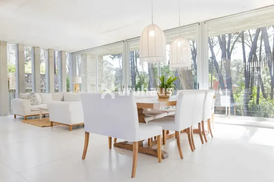 Casa En Venta De 4 Dormitorios, En Barrio Cerrado Rincon Del Indio Playa Brava 