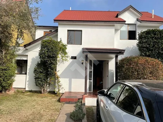 Casa En Venta De 3 Dorm. En La Florida