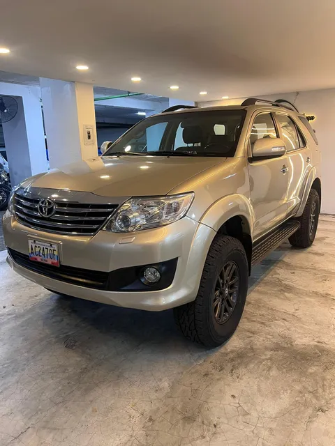 Toyota Fortuner .