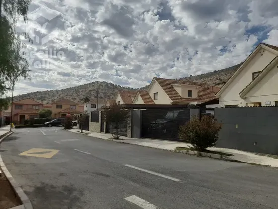 Luminosa Amplia Y Moderna Casa En Ciudad Los Valles Pudahuel