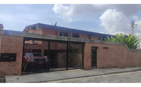 Venta Quinta Urb Alto Prado 320mts 4h+s+e/4b+s/3p