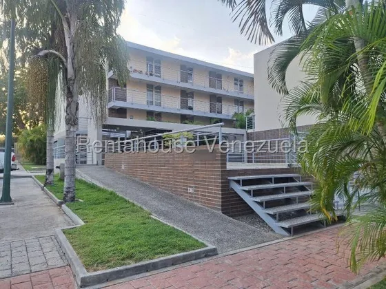 Florangel Pernaleta, Vende Espectacular  Casa En Colinas Del Viento, Barquisimeto Mls #25-19950