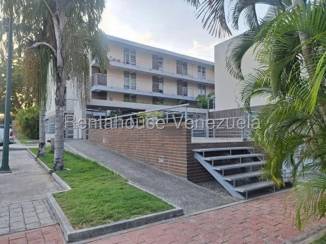 Florangel Pernaleta, Vende Espectacular  Casa En Colinas Del Viento, Barquisimeto Mls #25-19950