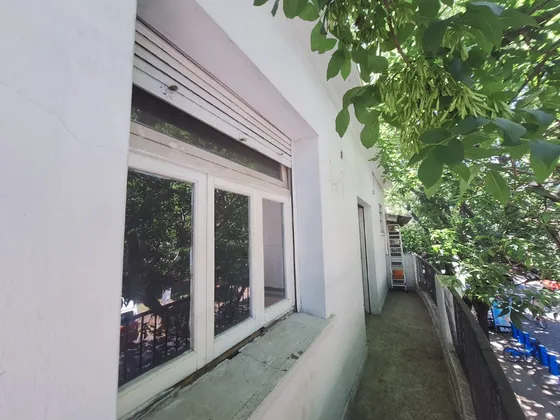 Usd 85000 Saavedra: Crisol Larralde 4500 Fte Pza Alberdi 72m2(cbta 56,24 Ptio 9,4 Bcon 6,17) 3 Amb T/casa 1°p X Esc Empinada (entr X Pas) Sin Expens +fte Bcon+cocina Y Calefón Nvos+ptio+2dor T/chorizo