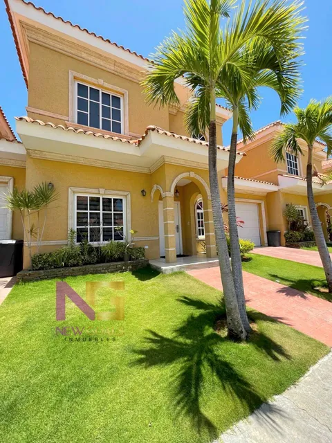 Town House En Conjunto Coral Spring, Sector Sabanamar