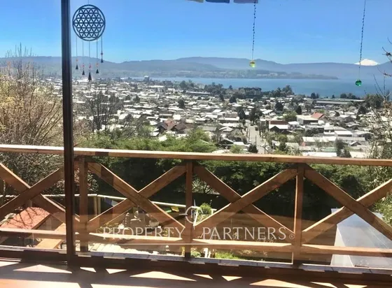 Casa Familiar De Dos Niveles Con Vista Panoramica...