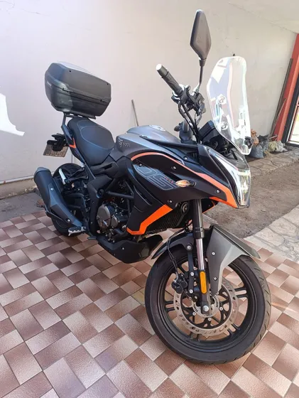 Voge 300 Ds Con Baúl Moto Touring 2024 - Como Nueva!!!