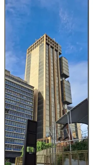 En Venta Oficina Torre Domus Plaza Venezuela 500mts