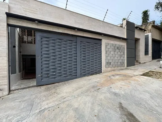 D-6789. Alexora Vende Casa Quinta Residencial En Total Remodelación, Ubicada Calle Abierta En La Urb. La Trigaleña Parte Alta. (6,6,4)