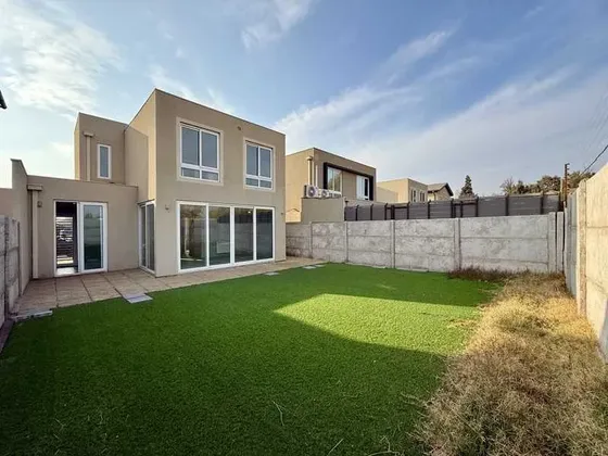 Excelente Casa En Venta 3d/3b Cond Los Huertos (177372)