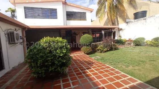 Diana C, Vende Bella Casa En Trigal Centro Valencia Rc- Dc 24-20836