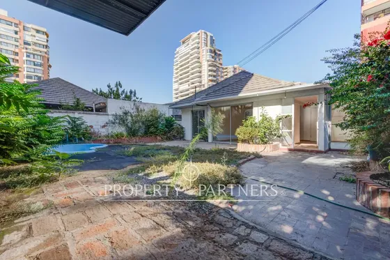Casa Con Amplio Terreno Y Posibilidad De Ampliació...