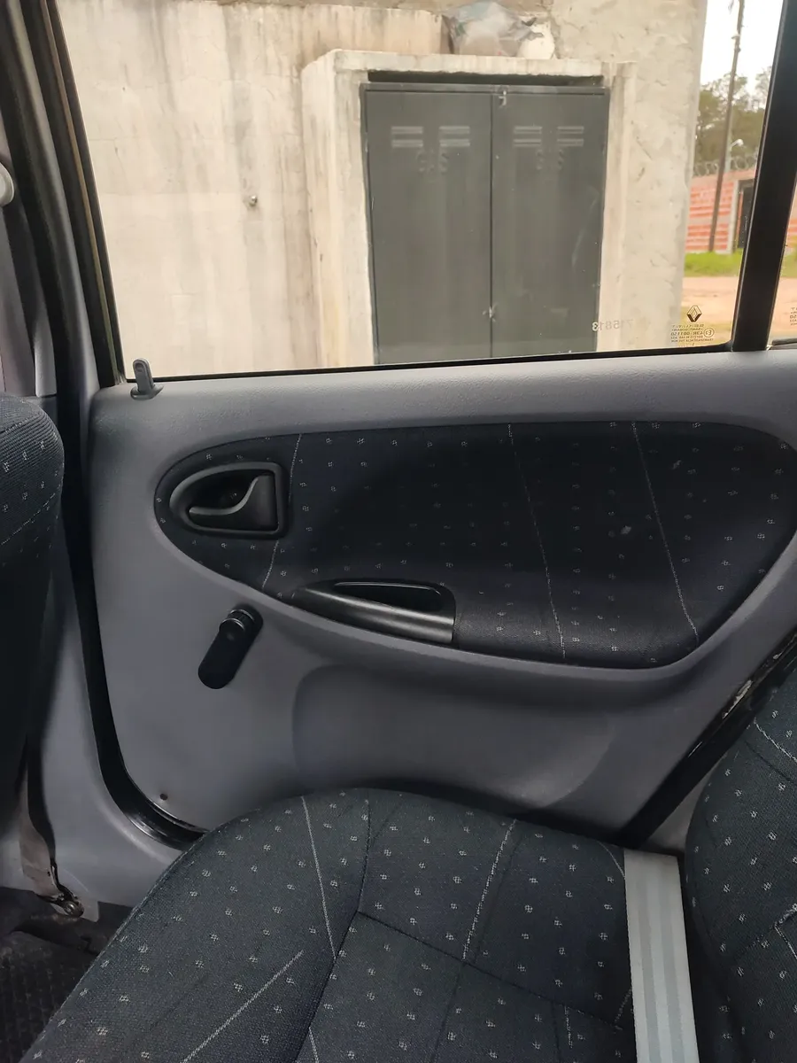 Renault Megane 1.6 16V Expression5444630673575219216