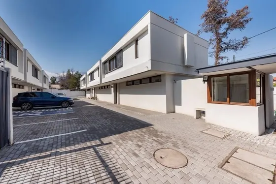 Casa Javiera Carrera Sur N° 310 , Comuna La Reina
