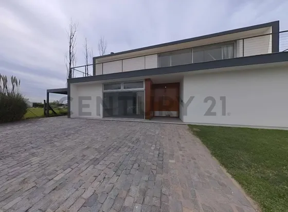 Venta De Casa 5 Dormitorios Lote En Esquina A La Laguna Principal Con Pileta