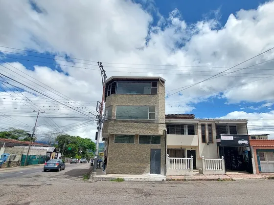 D.d Local En  Venta De 3 Niveles Barrio Sucre 