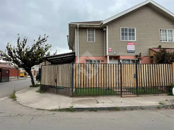 Casa En Venta De 4 Dorm. En Maipú