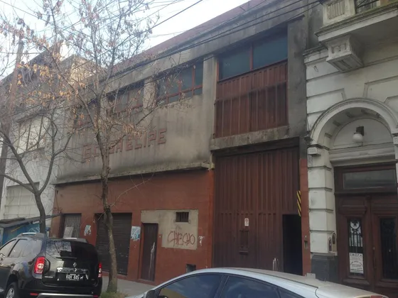 Excelente Establecimiento Industria De 1300 M2  En Dos Plantas, En Piñeyro, Pdo. Avellaneda