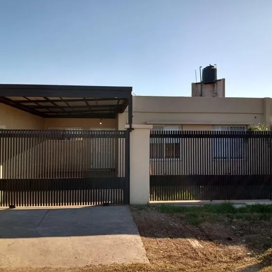 Vende Casa- 2 Dormts- La Carolina- Alvear