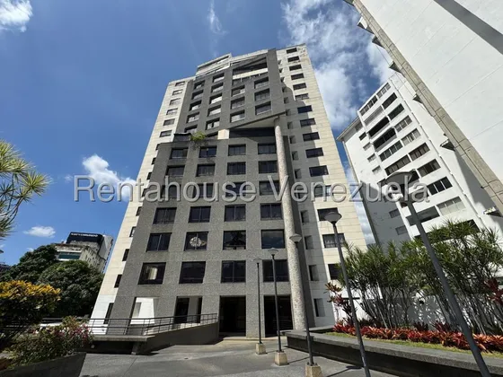 Excelente Apartamento, Amplio, En Muy Buena Ubicación. 25-14900
