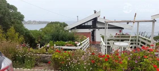 Excelente Propiedad Con 3 Casas Independientes En El Quisco
