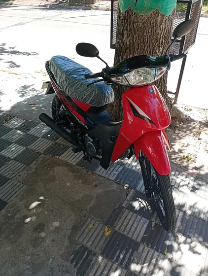 Vendo Urgente Gilera Roja Con Detalles En Color Negro
