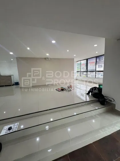 Arriendo Local Disponible Sector Laureles-estadio