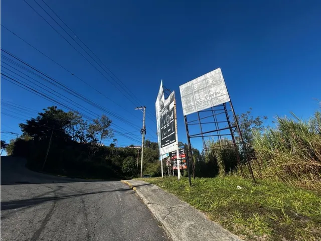 Terreno Carretera Los Cerritos-los Teques A Pie De Calle 5.272 Mts2
