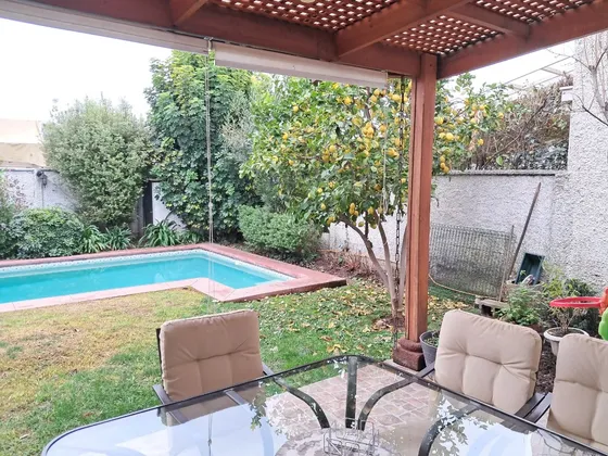 Casa En Venta / Condominio En La Reina / 5d + 4b
