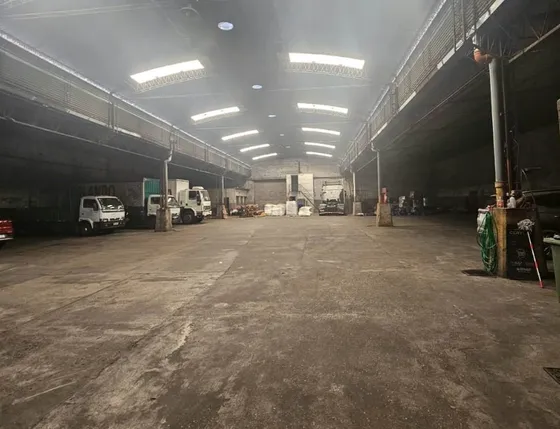Venta Excelente Galpón Y Oficinas -1666 M² Edificados-aguada-ideal Para Empresas De Transporte