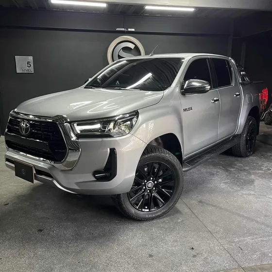 Toyota Hilux 2.8 Srx Diésel 4x4 Aut
