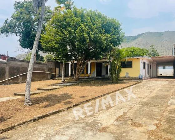 Casa Quinta Con Potencial Para Proyectos Vacacionales, En Atamo