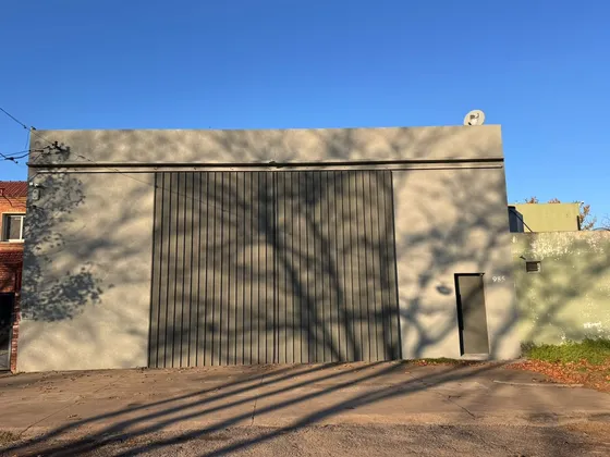 Deposito Con Oficinas De 400 M2 En Fisherton