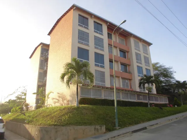 Alquilo En Terrazas Altos De San Pedro, Apartamento De 77 Mts. Aprox. Tres Habitaciones Y Dos Baños