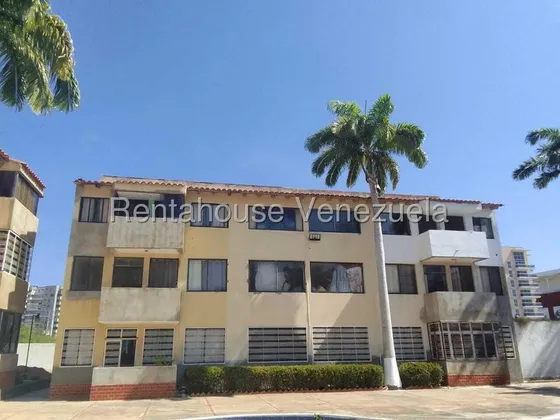 Cómodo Apartamento En Venta, En Costa Azul - Isla De Margarita. Dm
