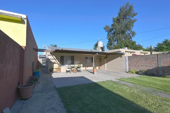 Venta Casa 3 Ambientes Con Gran Parque En El Palomar!