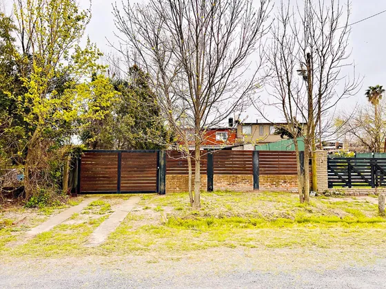 Casa En Venta De Dos Dormitorios, Quincho Y Pileta En Alvear