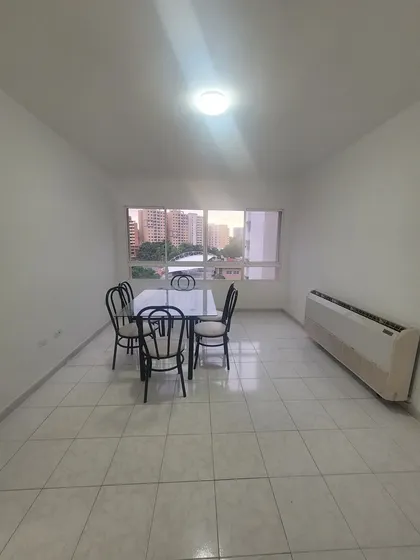 Apartamento En Res. Riazor, 118m2 Distribuidos En 3hab, 3baños, 2pe.