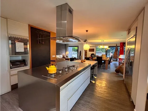 Hermoso Apartamento Con Terraza Remodelado En La Loma De El Tesoro