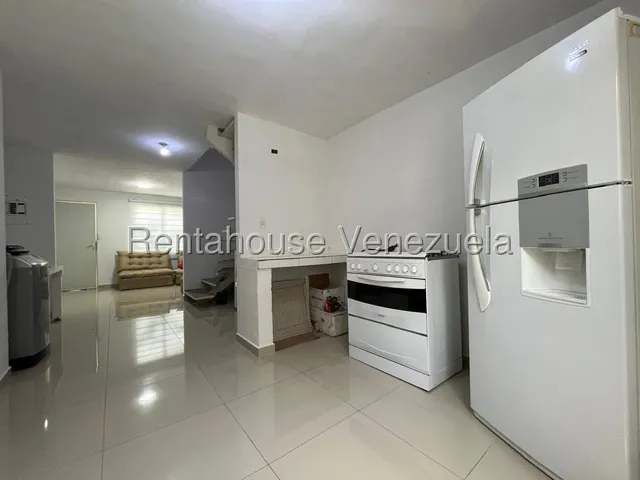 Townhouse En Venta Ubicada En En Terrazas De La Ensenada, Barquisimeto Rah Ve