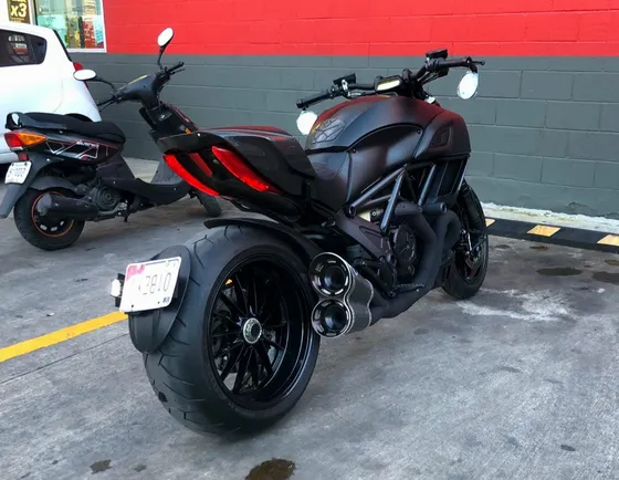Diavel Dark 2016