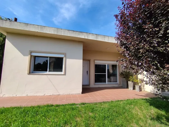 Casa De Dos Dormitorios En Alquiler En Nueva Helvecia