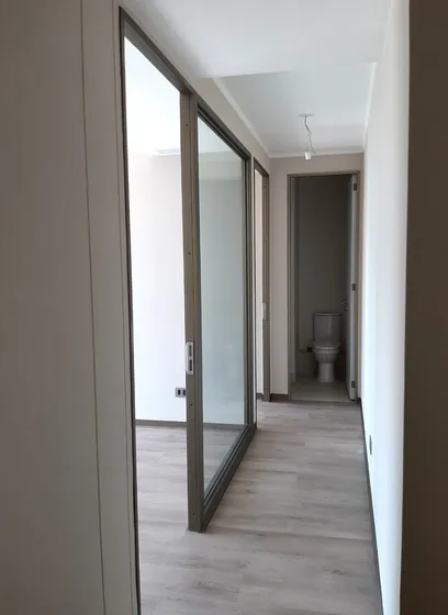 Excelente Oficina 2 Privados ! Vista Oriente Despejada.