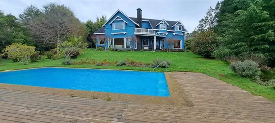 Casa En Venta De 6 Dorm. En Puerto Varas