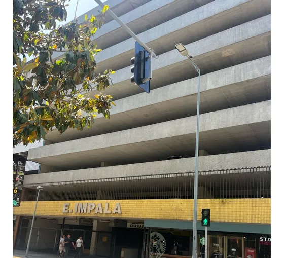 Excelente Estacionamiento Miraflores / Monjitas