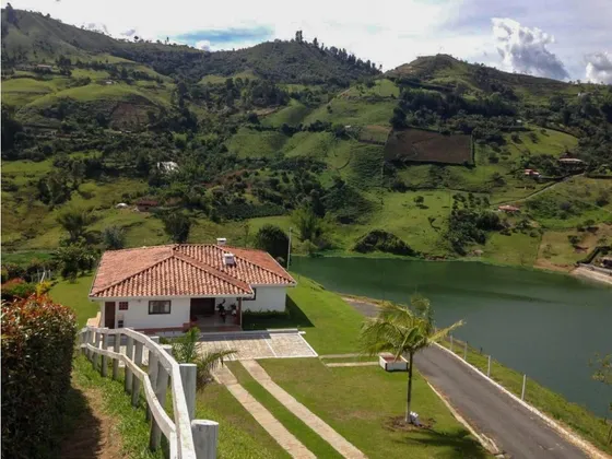 Encantadora Finca En Venta Para Proyecto En El Peñol