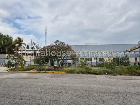Maria E. Alquila Galpón Comercial Tiene Comedor Para Empleados, Cuenta Con Planta Eléctrica 350kva, Bombona De Gas Capacidad 1000kg, Tanque De Agua 20 Mil Litros, Zona Industrial 1, Lara#25-13372