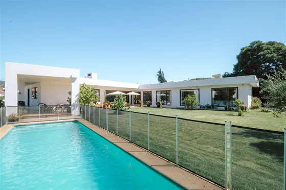 Excelente Casa Con Inmejorable Ubicación En Marbella