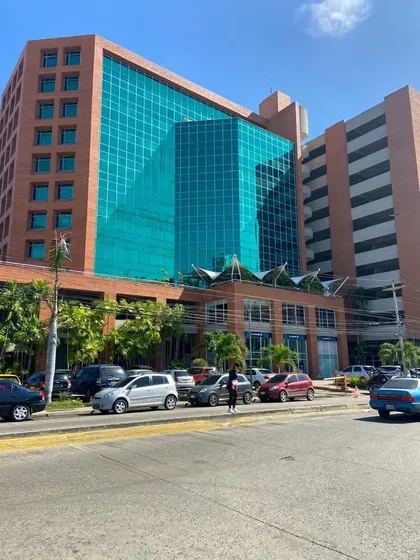 Centro Empresarial Lechería Alquiler Lecheria 110m2