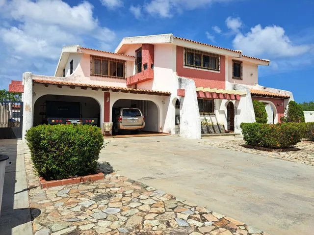 Casa Maravillosa Con Piscina Activa, Calidez Y Carácter En Madera, De 2 Niveles Prolongación Vía Juan Griego, Nueva Esparta